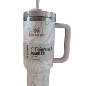 NWT in box, Stanley rose quartz swirl 40oz